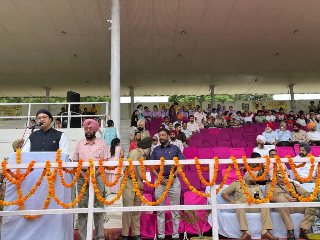 Jaspreet Singh Sub-Divisional Magistrate hoisted the national flag in Sri Anandpur Sahib