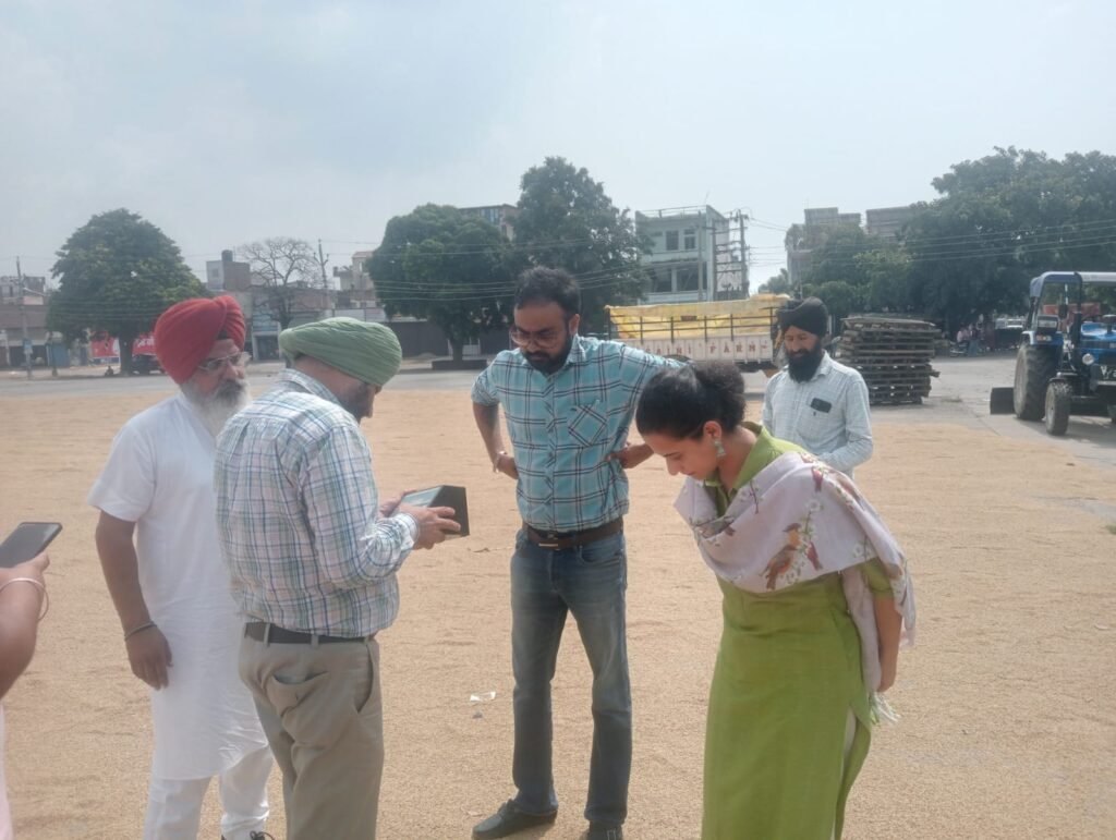 District Controller visits Rupnagar Mandi