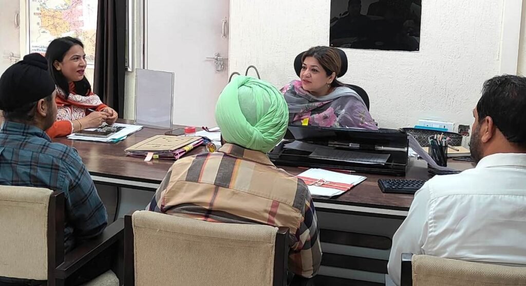 ਵਧੀਕ ਡਿਪਟੀ ਕਮਿਸ਼ਨਰ ਨੇ ਕਰੋਨਾ ਕਾਲ ਦੌਰਾਨ ਆਪਣੇ ਮਾਪੇ ਗਵਾਉਣ ਵਾਲੇ ਬੱਚੇ ਦਾ ਜਨਮ ਦਿਨ ਮਨਾਇਆ ਤੇ ਮੁਲਾਕਾਤ ਕੀਤੀ