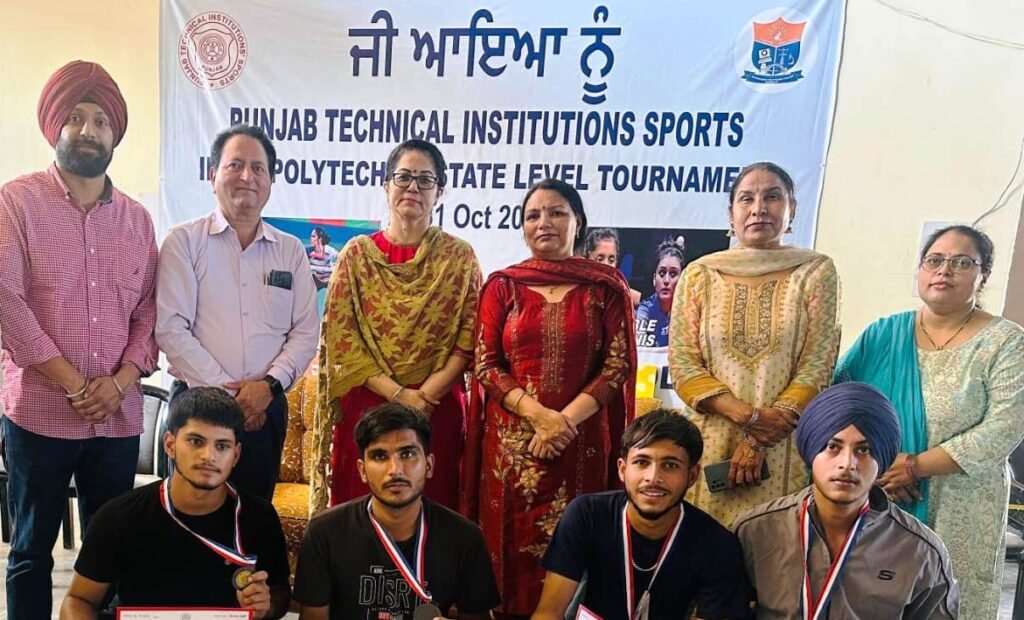 राजकीय पॉलिटेक्निक कॉलेज रूपनगर के छात्रों ने राज्य स्तरीय बैडमिंटन प्रतियोगिता में तीसरा स्थान प्राप्त किया