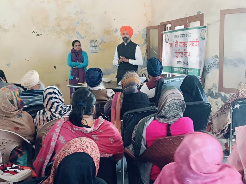 ਢੀਂਗਰੀ ਖੁੰਭ ਦੀ ਕਾਸ਼ਤ ਨੂੰ ਉਤਸ਼ਾਹਤ ਕਰਨ ਸਬੰਧੀ ਬਾਗਬਾਨੀ ਵਿਭਾਗ ਵੱਲੋਂ ਪਿੰਡ ਬਲਾਵਲਪੁਰ ਵਿਖੇ ਕੈਂਪ ਲਗਾਇਆ ਗਿਆ 