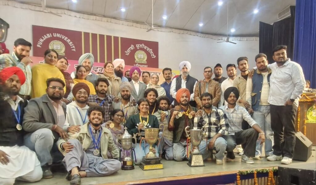 Rupnagar, 24th November: Inter Regional Youth and People's Fair of Punjabi University, Patiala. Government College Ropar has got the honor of winning the overall theater trophy in 2017.