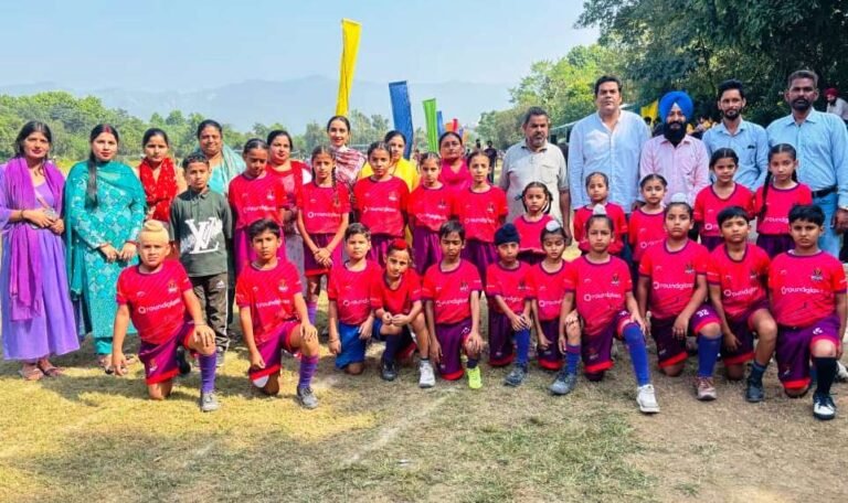 आदर्श स्कूल लोधीपुर की प्राथमिक शाखा की बालक टीम ने जिला स्तरीय हॉकी प्रतियोगिता में स्वर्ण पदक जीता