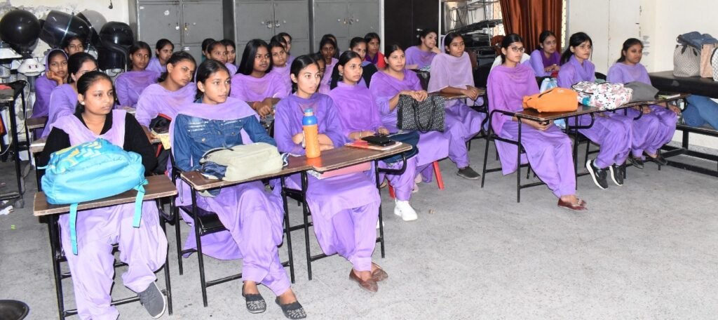 'कानूनी सेवा दिवस' के अवसर पर कानूनी जागरूकता संगोष्ठी एवं शिविर का आयोजन