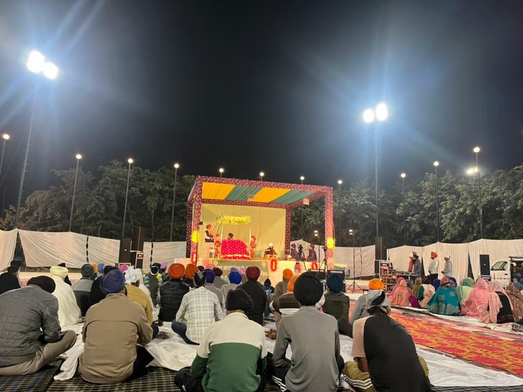 नौवें गुरु, श्री गुरु तेग बहादुर जी के शहीदी शताब्दी समारोह के अवसर पर श्रद्धालुओं ने कथा कीर्तन का आनंद लिया