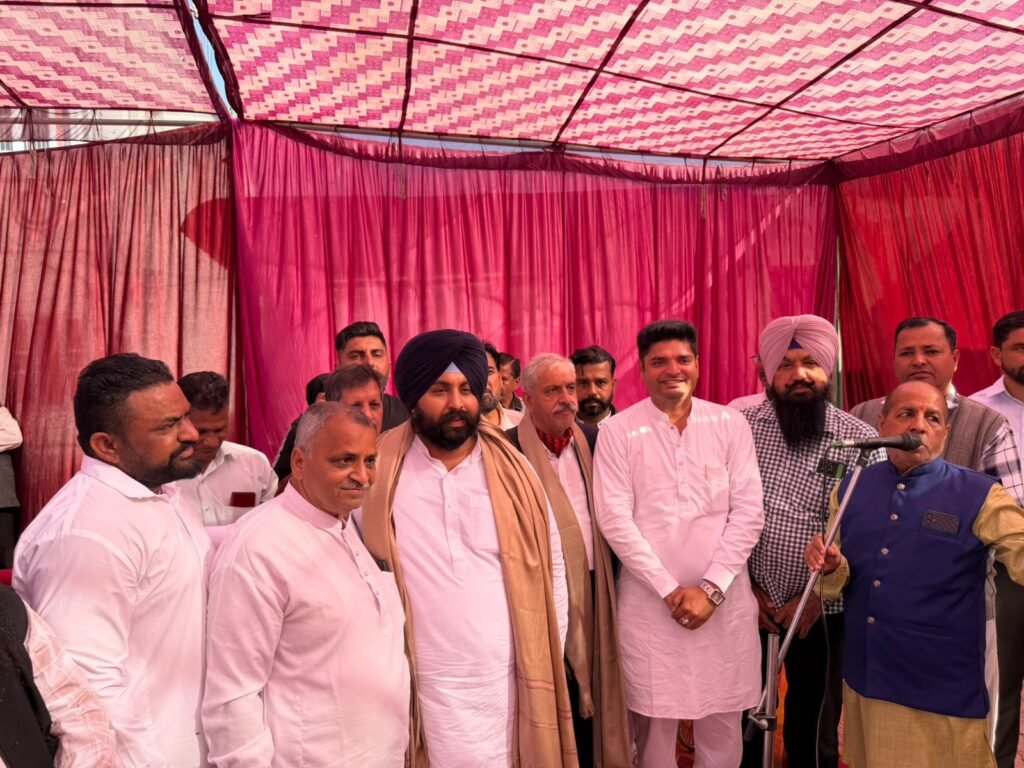 कैबिनेट मंत्री हरजोत बैंस ने अपने निर्वाचन क्षेत्र में विभिन्न विकास कार्यों का शिलान्यास किया।