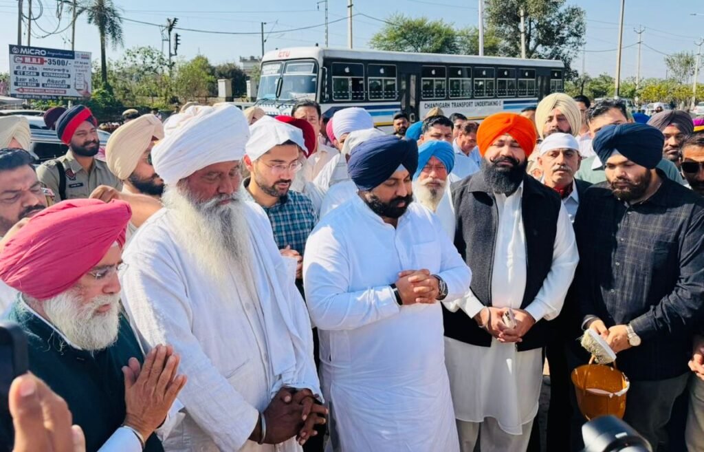 श्री गुरु तेग बहादुर जी की 350वीं शहीदी वर्षगांठ पर श्री आनंदपुर साहिब को सफेद रंग से सजाया गया