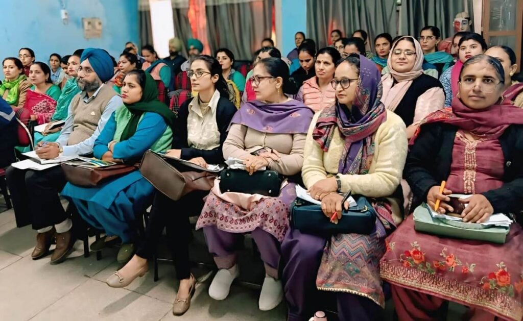 मातृ एवं शिशु मृत्यु दर को शून्य पर लाने के लिए नियमित टीकाकरण का प्रशिक्षण दिया गया