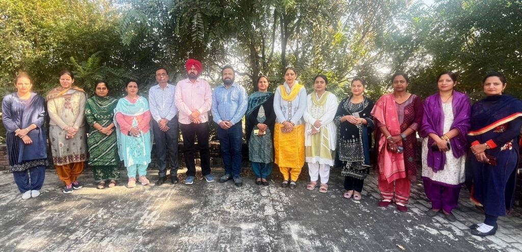 ਮਿਡਲ ਵਿੰਗ ਦੇ ਸਾਇੰਸ ਅਧਿਆਪਕਾਂ ਦਾ ਦੋ ਰੋਜ਼ਾ ਸੈਮੀਨਾਰ ਮਕੜੌਨਾ ਸਕੂਲ ਵਿਖੇ ਕਰਵਾਇਆ , ਸੈਮੀਨਾਰ