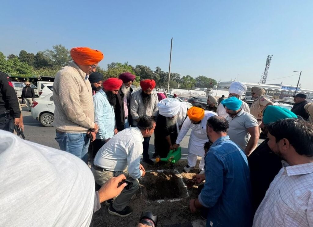 ਹਰਜੋਤ ਸਿੰਘ ਬੈਂਸ ਕੈਬਨਿਟ ਮੰਤਰੀ ਵੱਲੋਂ ਸ੍ਰੀ ਅਨੰਦਪੁਰ ਸਾਹਿਬ ਨੂੰ ਹਰਿਆ ਭਰਿਆ ਬਣਾਉਣ ਲਈ ਪੌਦੇ ਲਗਾਉਣ ਦੀ ਮੁਹਿੰਮ ਦੀ ਸੁਰੂਆਤ