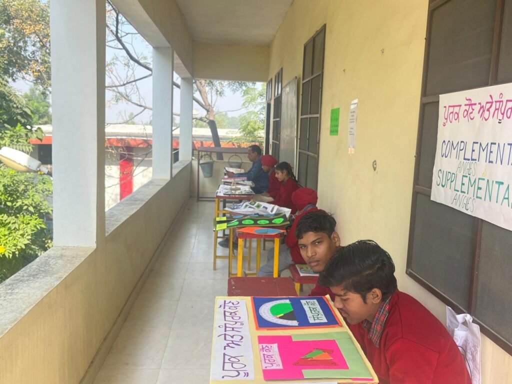 ਸਰਕਾਰੀ ਸੀਨੀਅਰ ਸੈਕੰਡਰੀ ਸਕੂਲ ਮਕੜੌਨਾ ਕਲਾ ਵਿਖੇ ਦੋ ਰੋਜ਼ਾ ਵਿਗਿਆਨ ਪ੍ਰਦਰਸ਼ਨੀ ਲਗਾਈ ਗਈ। 