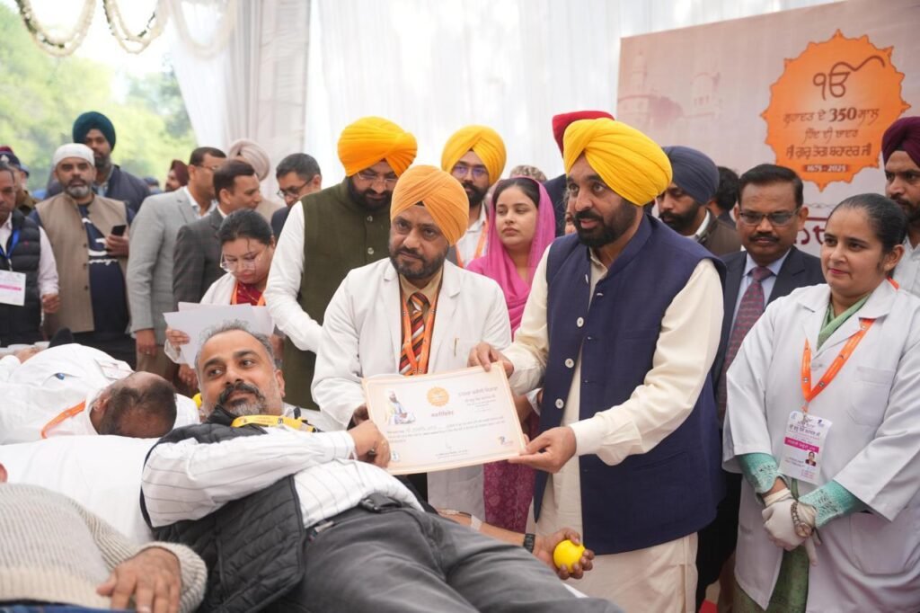 Chief Minister organized state level blood donation on the occasion of 350th martyrdom day of Shri Guru Tegh Bahadur Ji. Organ donation campaign started