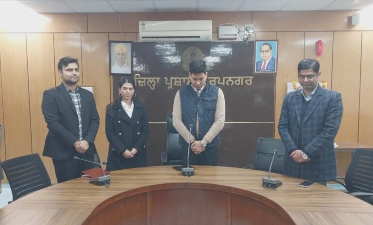 District Administration Pays Tribute to Mahatma Gandhi on Martyrdom Day