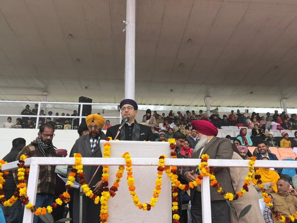 SDM hoists the National tricolor in Sri Anandpur Sahib on the occasion of Republic Day