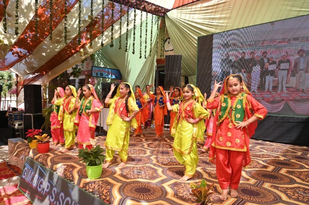 Annual function of Government Middle and Primary School Raipur Sani turned out to be memorable
