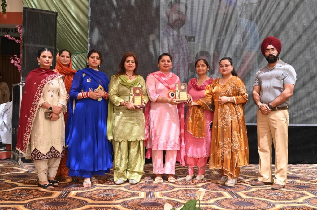 Annual function of Government Middle and Primary School Raipur Sani turned out to be memorable
