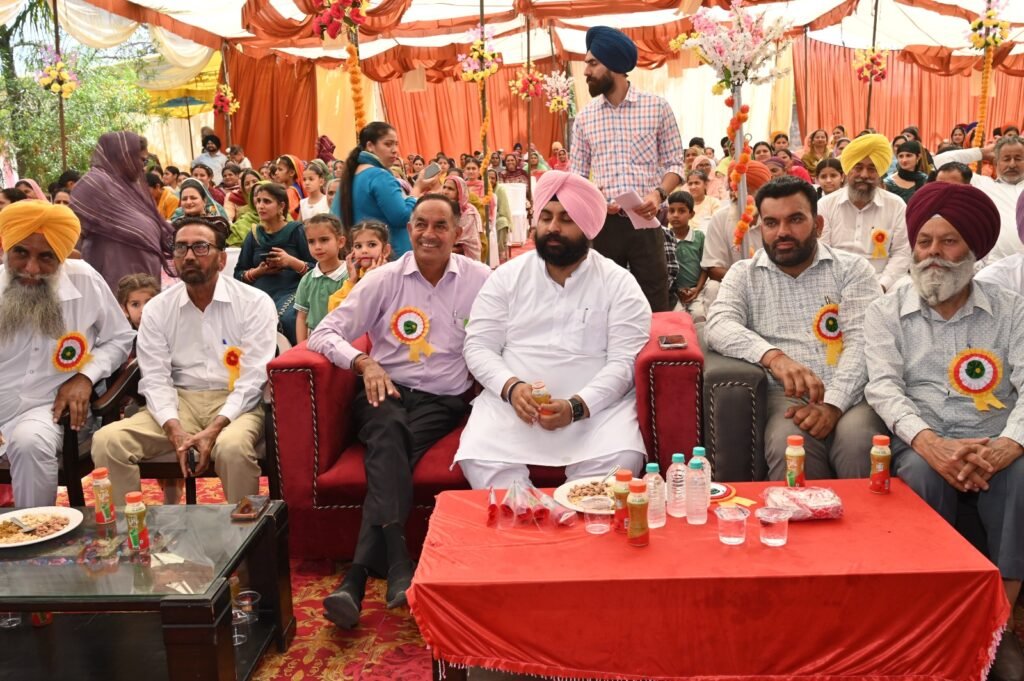 Annual function of Government Middle and Primary School Raipur Sani turned out to be memorable
