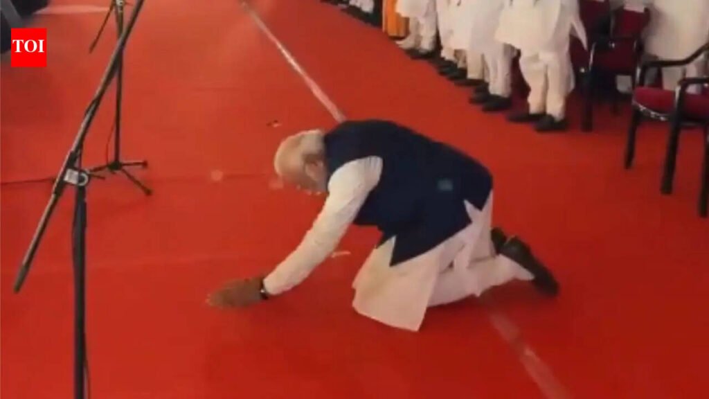 ‘I bow to West Bengal Jana Shakti’: PM Modi kowtows before Kolkata crowd as BJP forms first govt | India News