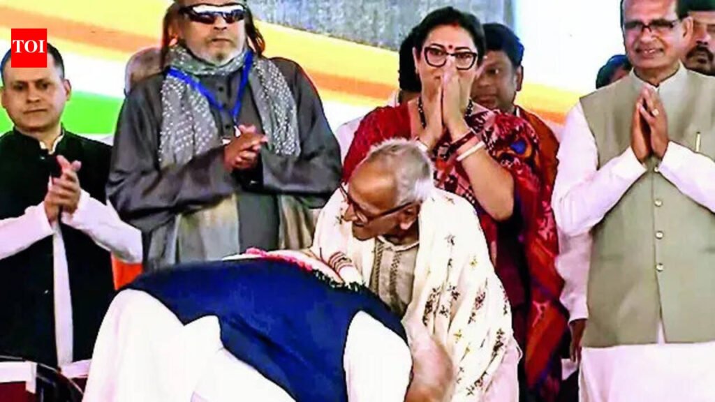 PM Modi’s salute to 97-year-old Jana Sangh veteran steals the show | India News