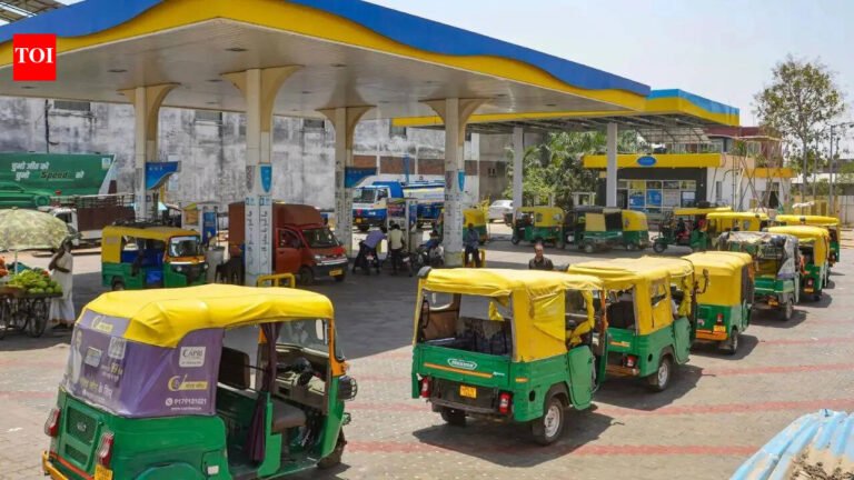 Congress takes jibe over fresh CNG price hike in Delhi