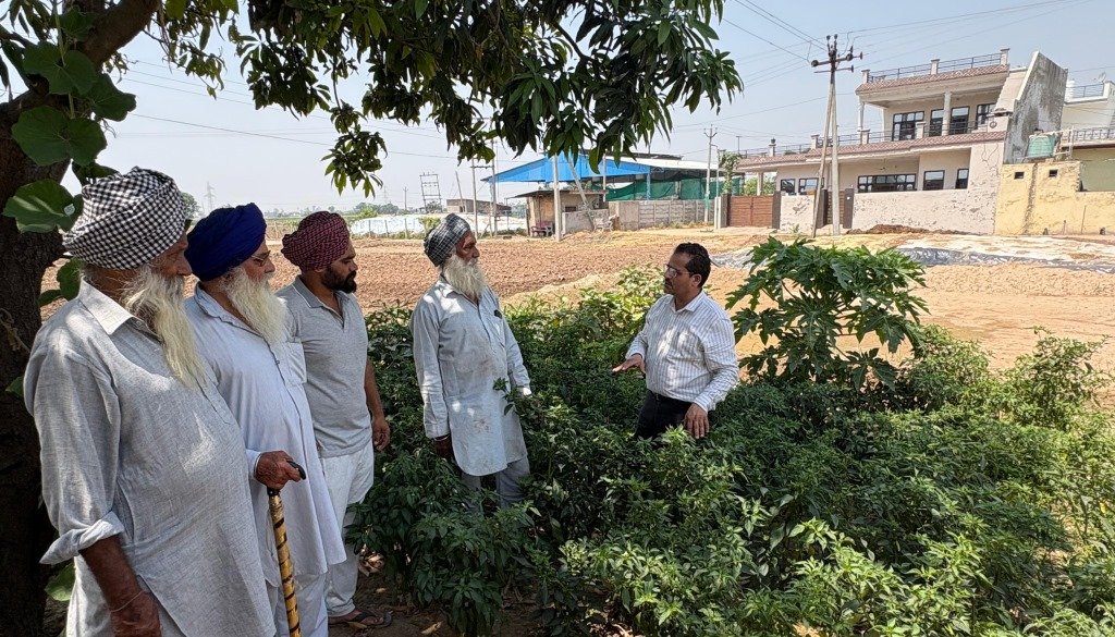 Khet Bachao Abhiyan Reaches Village Padhi Farmers Trained on Soil Health and Fertilizer Management