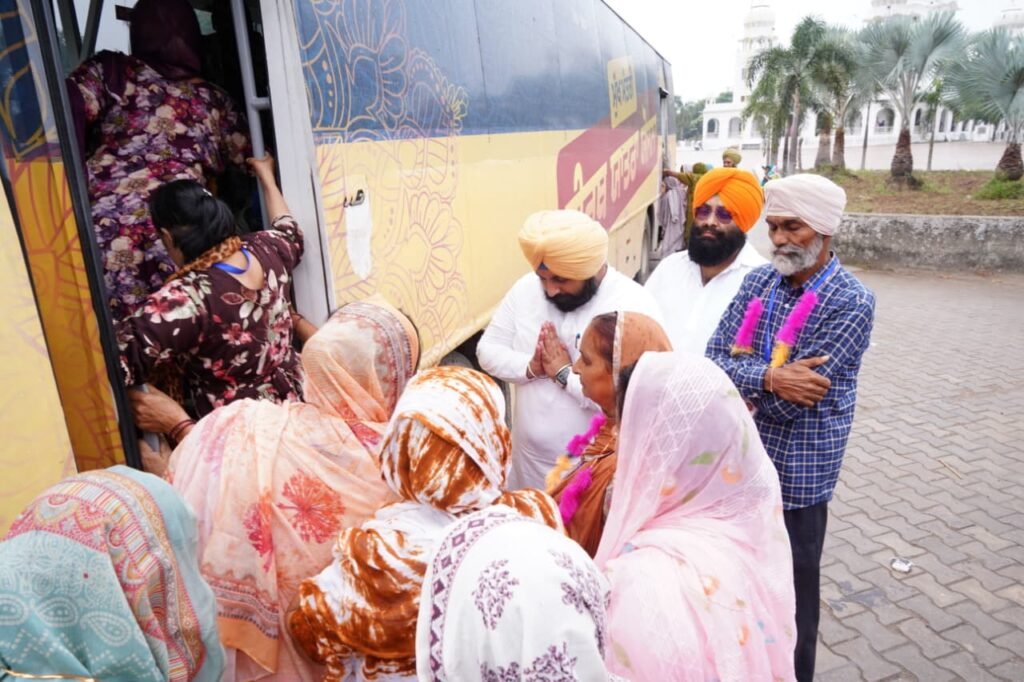 Cabinet Minister Harjot Bains flagged off the bus from Kiratpur Sahib under the Chief Minister's pilgrimage.