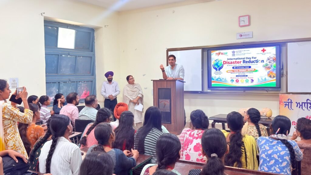 Deputy Commissioner Aditya Dechalwal motivated the students to set high goals and move forward with courage and enthusiasm.